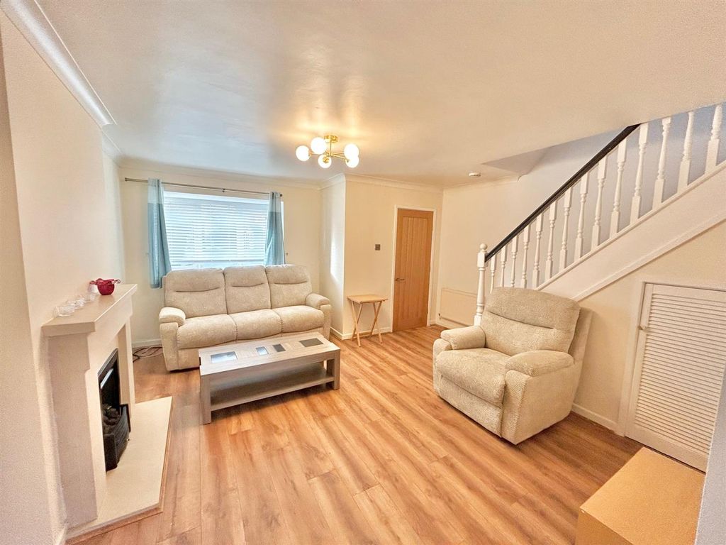 Property photo 2 of 19 Lounge.Jpg