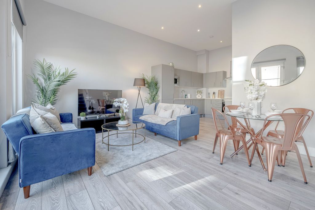 Property photo 1 of 12 Penthouse 2 Bed, 2 Bath For Short-Let