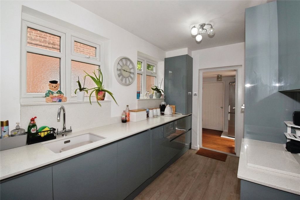 Property photo 3 of 25 Kitchen