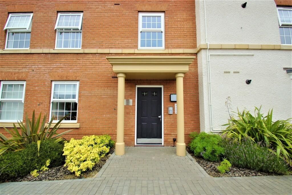 Property photo 2 of 11 Front