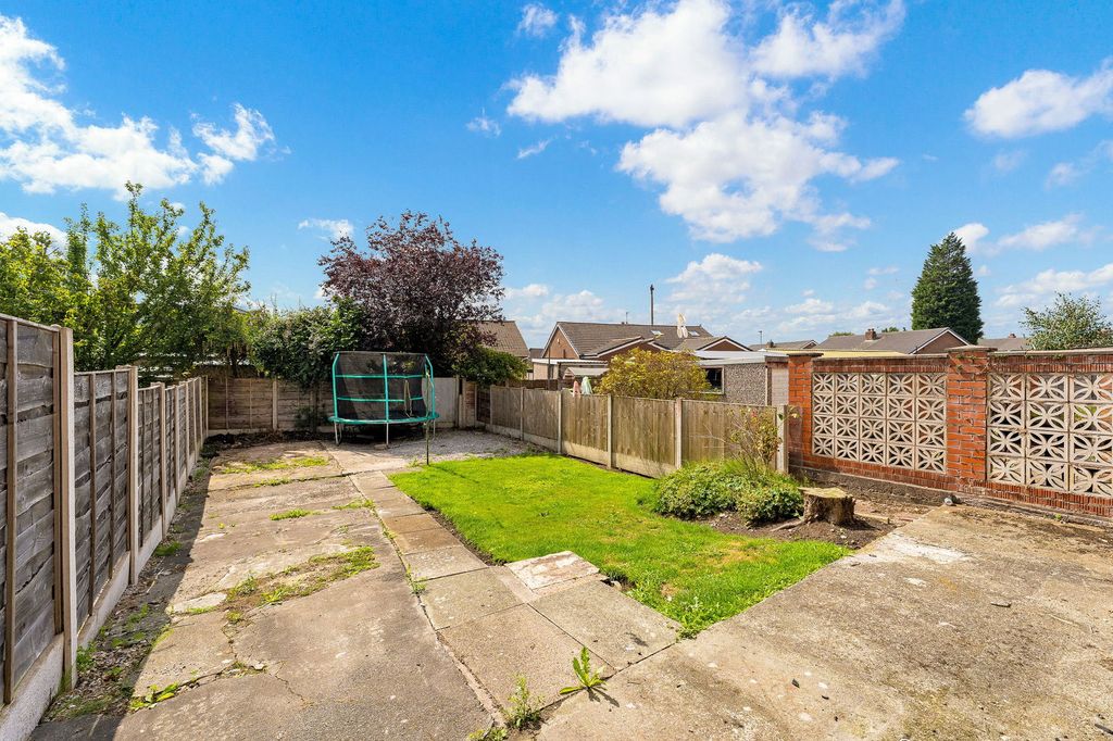 Property photo 2 of 28