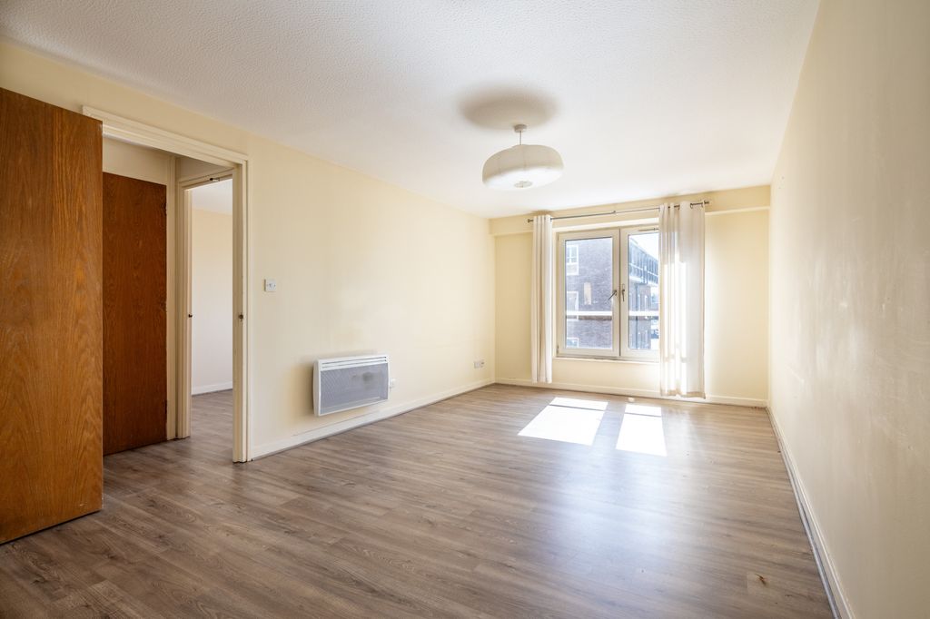 Property photo 2 of 31