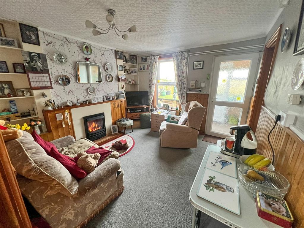 Property photo 3 of 21