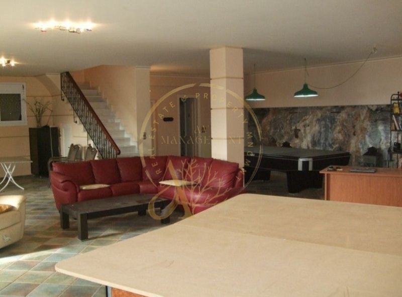 Property photo 2 of 24