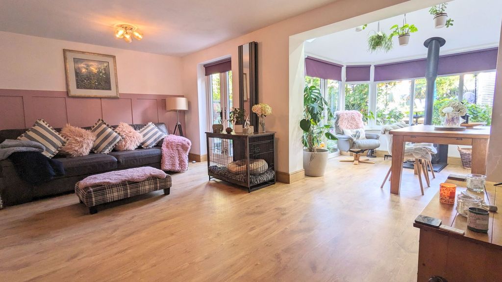 Property photo 2 of 33