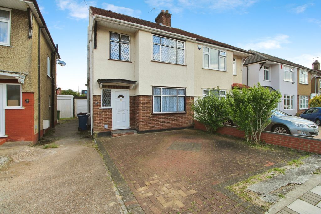 Property photo 1 of 27 Five Bedroom Semi Detached House To Rent