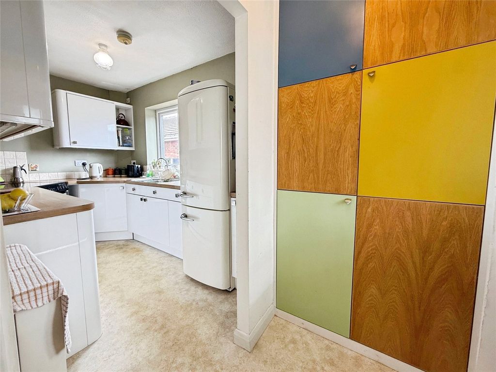 Property photo 2 of 18 Kitchen