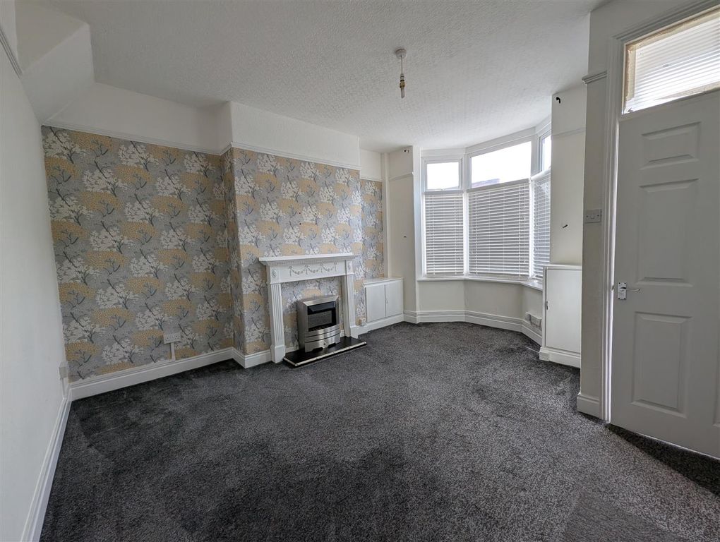 Property photo 2 of 7 Lounge