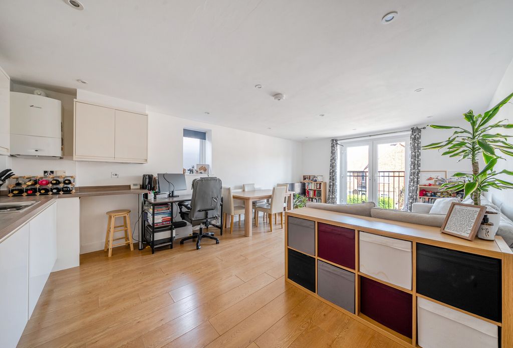 Property photo 2 of 11 1364990-7-68E7B8B...