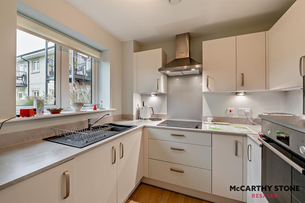 Property photo 3 of 24 Kitchen:
