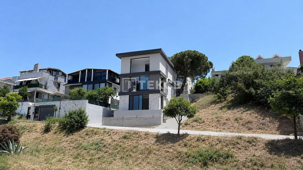 Property photo 1 of 33