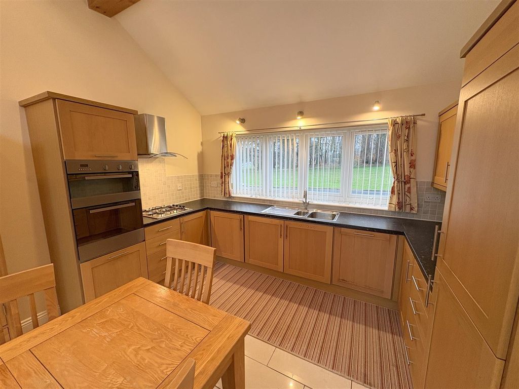 Property photo 3 of 21 Kitchen/Diner