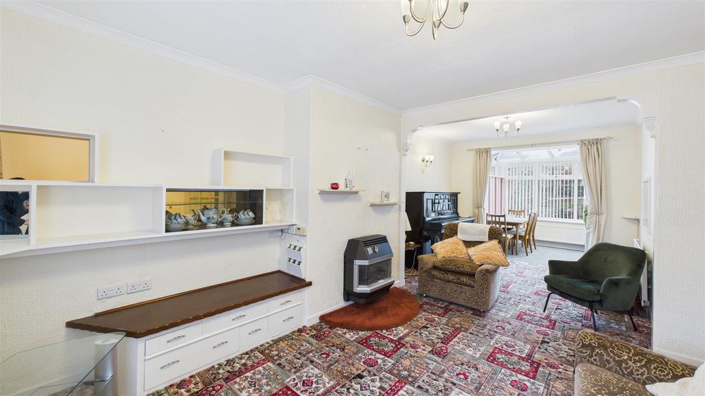 Property photo 3 of 25 Lounge