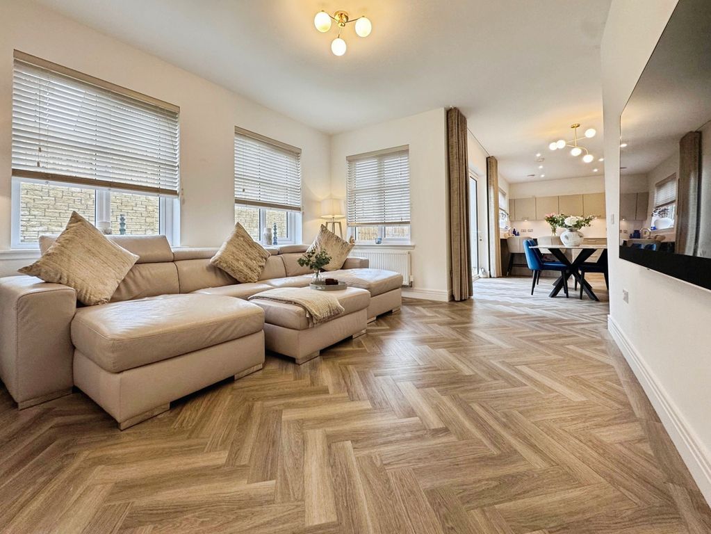 Property photo 3 of 35