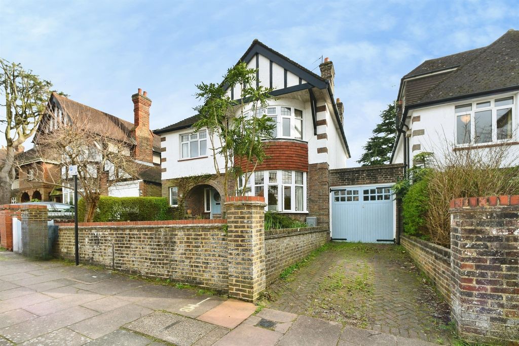 Property photo 1 of 34