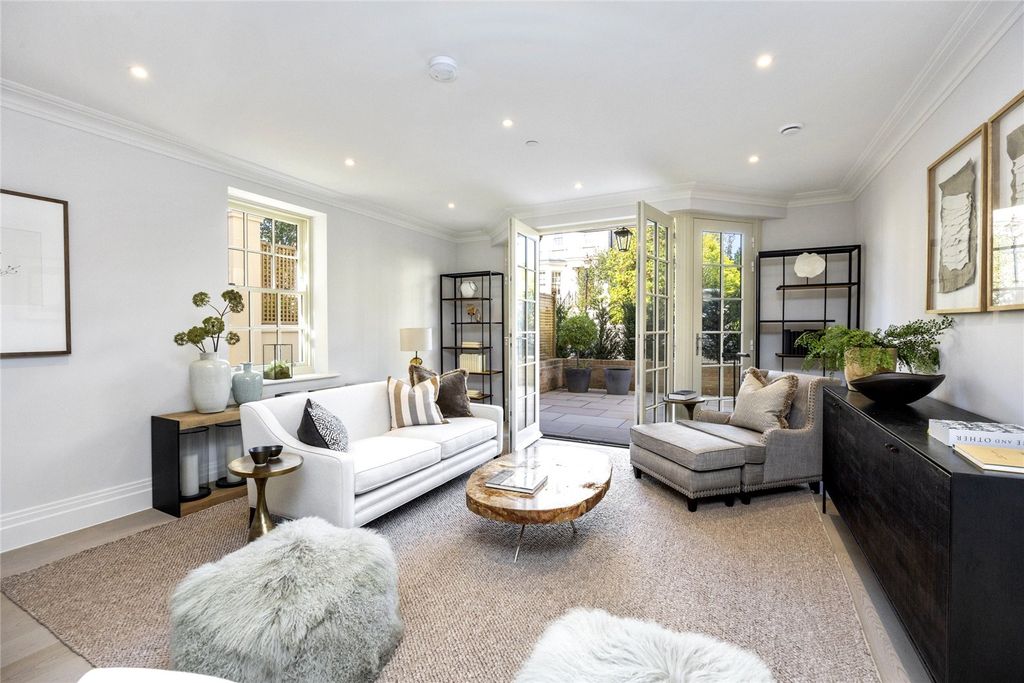 Property photo 2 of 23 Show Apartment