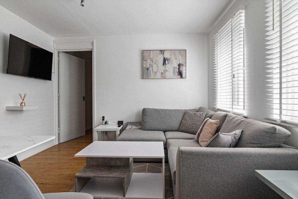 Property photo 1 of 15 Living Room