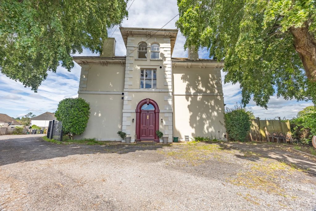 Property photo 1 of 34