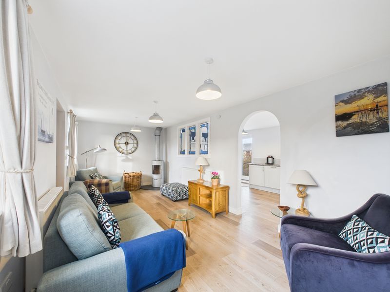 Property photo 3 of 13 Lounge