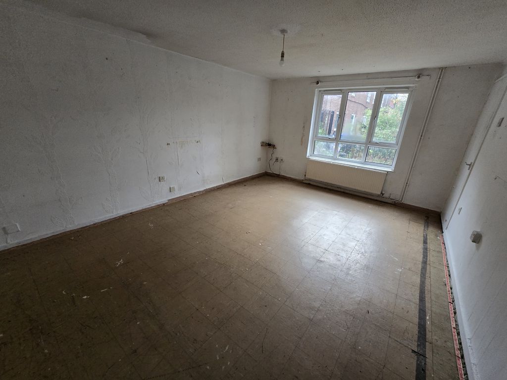 Property photo 3 of 13 20251105_150809.Jpg