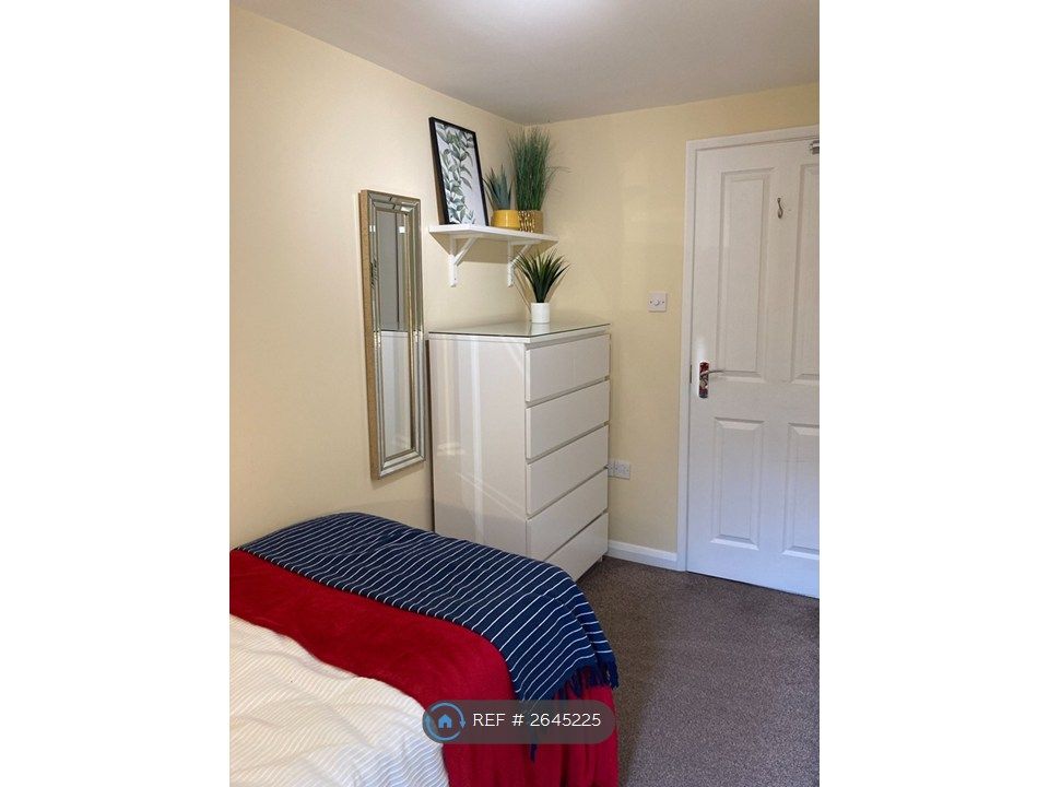 Property photo 2 of 11 Good Storage, Incl Custom Made Robe