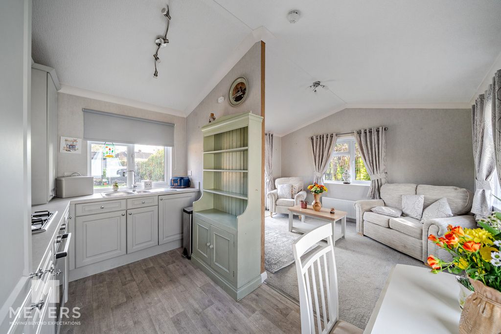 Property photo 3 of 21