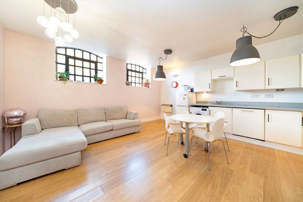 Property photo 2 of 6