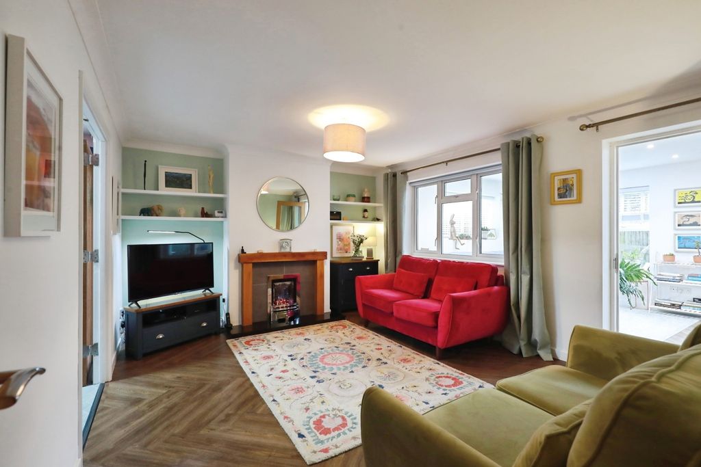 Property photo 2 of 17 Pbox-Img.Jpg