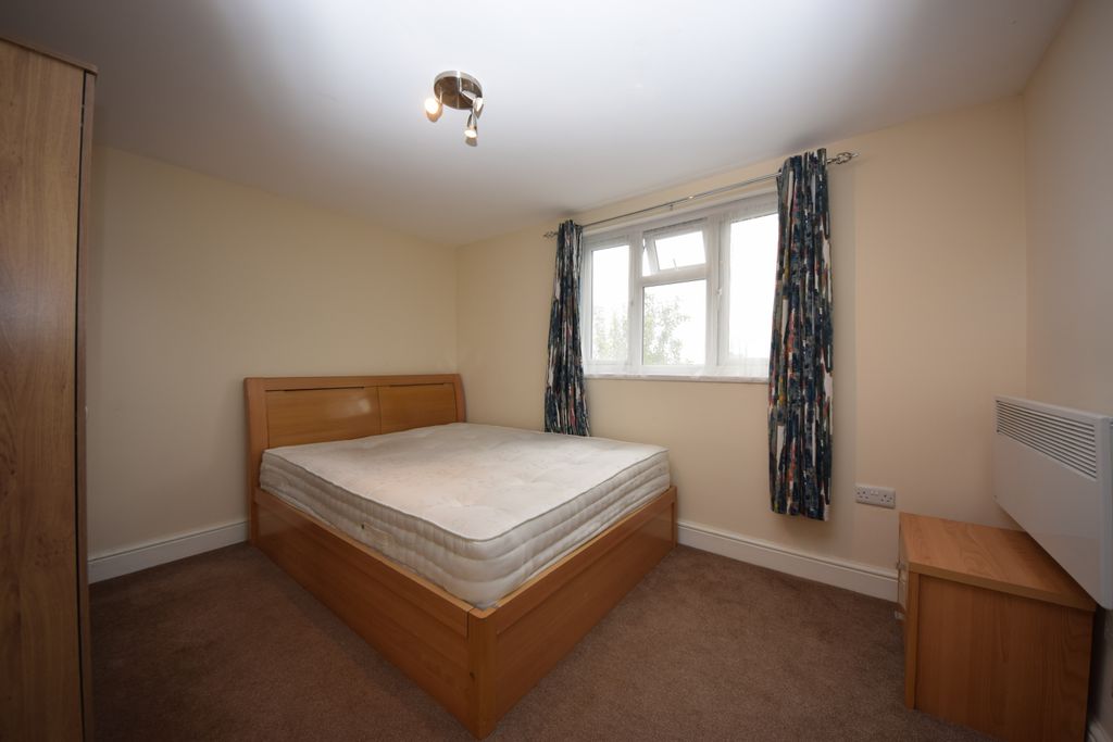 Property photo 1 of 4 Highcliffe Gardens 47 Flat 1 (4)