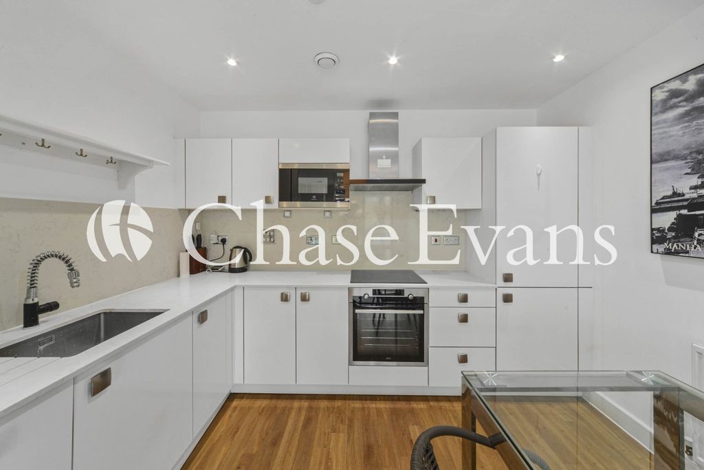 Property photo 2 of 14 Kitchen