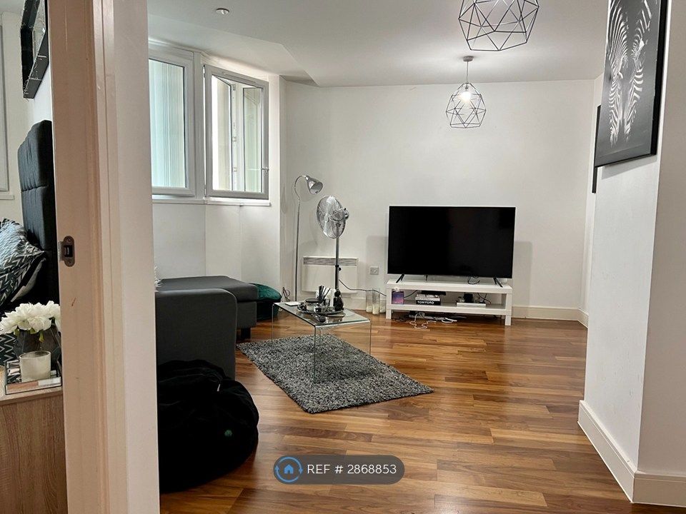 Property photo 2 of 20 Living Room