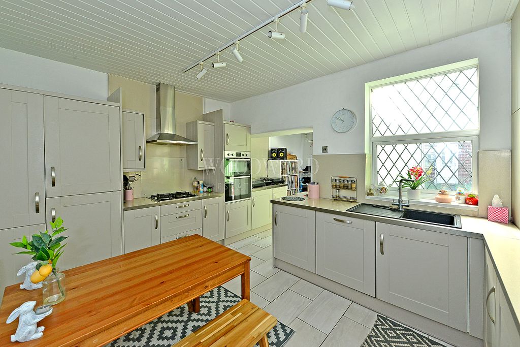 Property photo 2 of 15 Kitchen/Dining Room