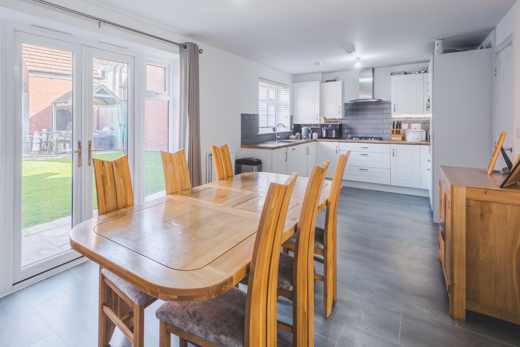 Property photo 2 of 25 4460713