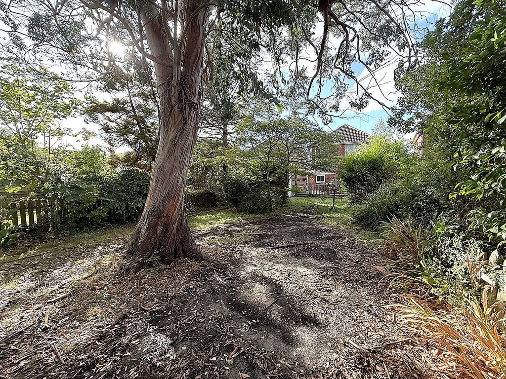 Property photo 2 of 27