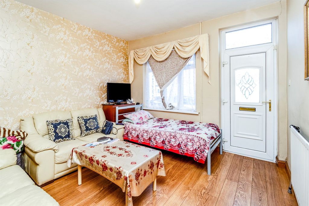 Property photo 3 of 11