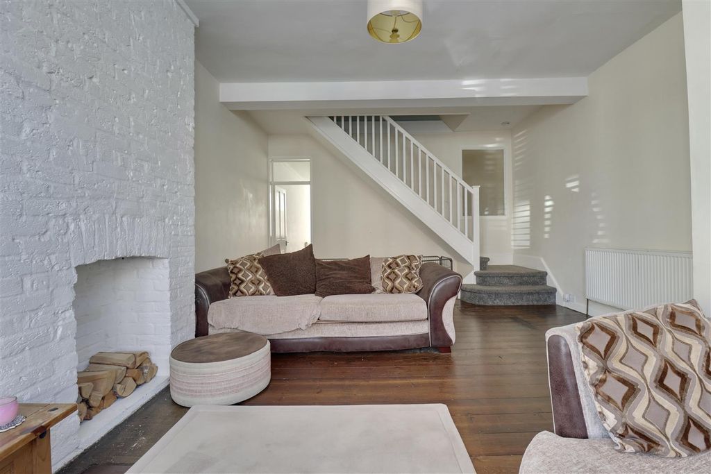 Property photo 3 of 18 F80C67EE-8594-437F-8BA2-781Fcd025208_1_201_A.Jpeg