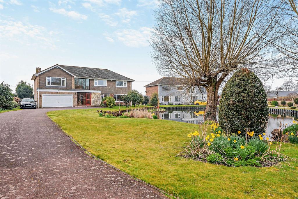 Property photo 1 of 24 8639437-Exterior03-800.Jpg