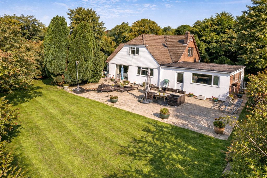 Property photo 1 of 17 Picture No. 23