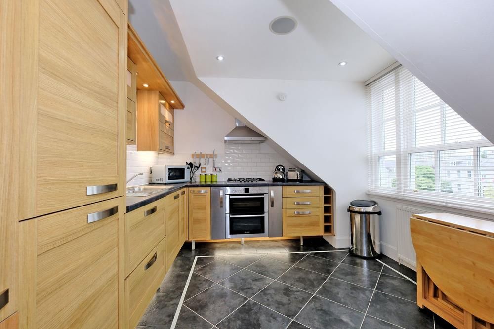 Property photo 3 of 12 Kitchen (2)