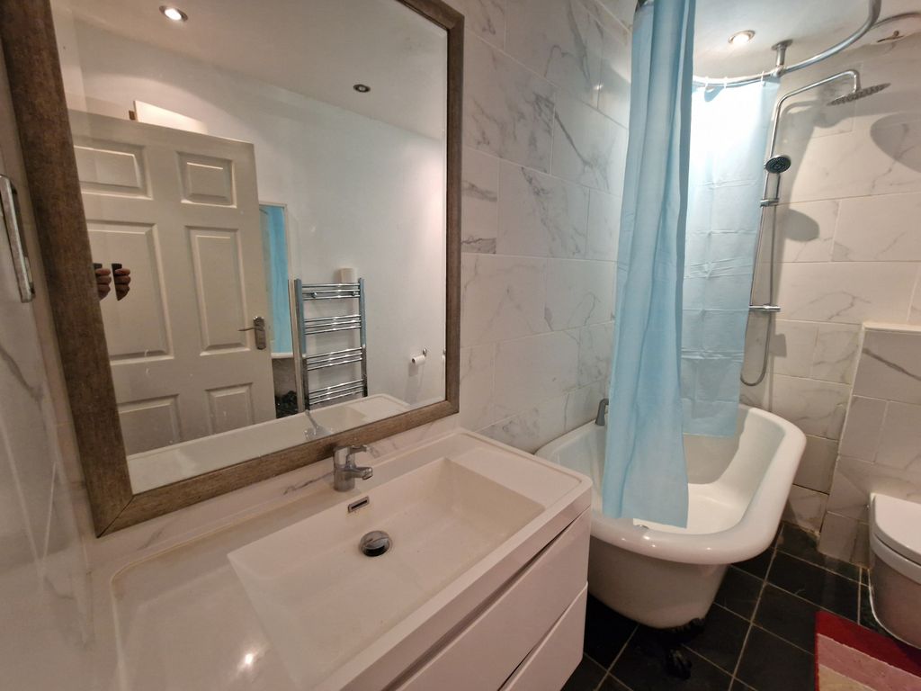Property photo 3 of 7 Gallery