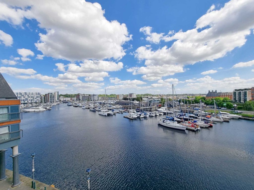 Property photo 3 of 18