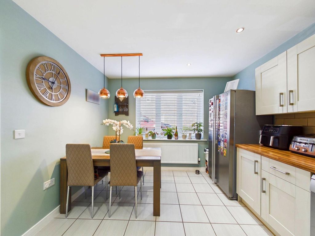 Property photo 2 of 14 Kitchen