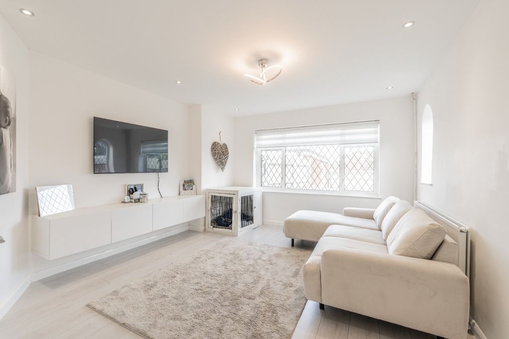 Property photo 3 of 16 5029703