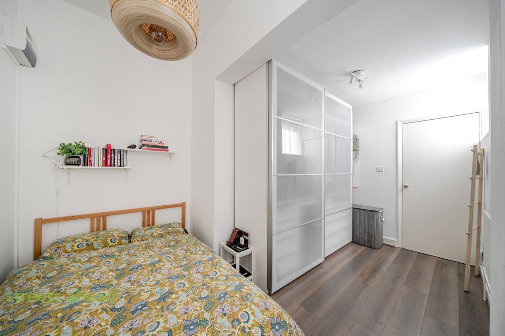 Property photo 2 of 20 d9Ffafc6-7402-40A...