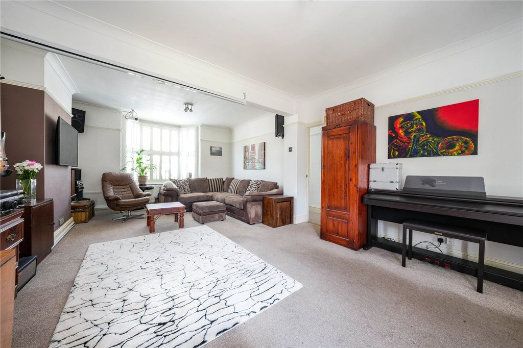 Property photo 2 of 20 Internal