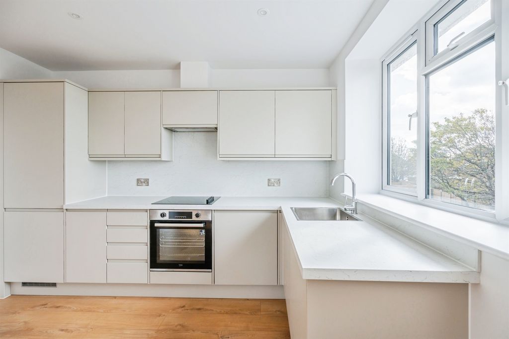 Property photo 1 of 10 Kitchen