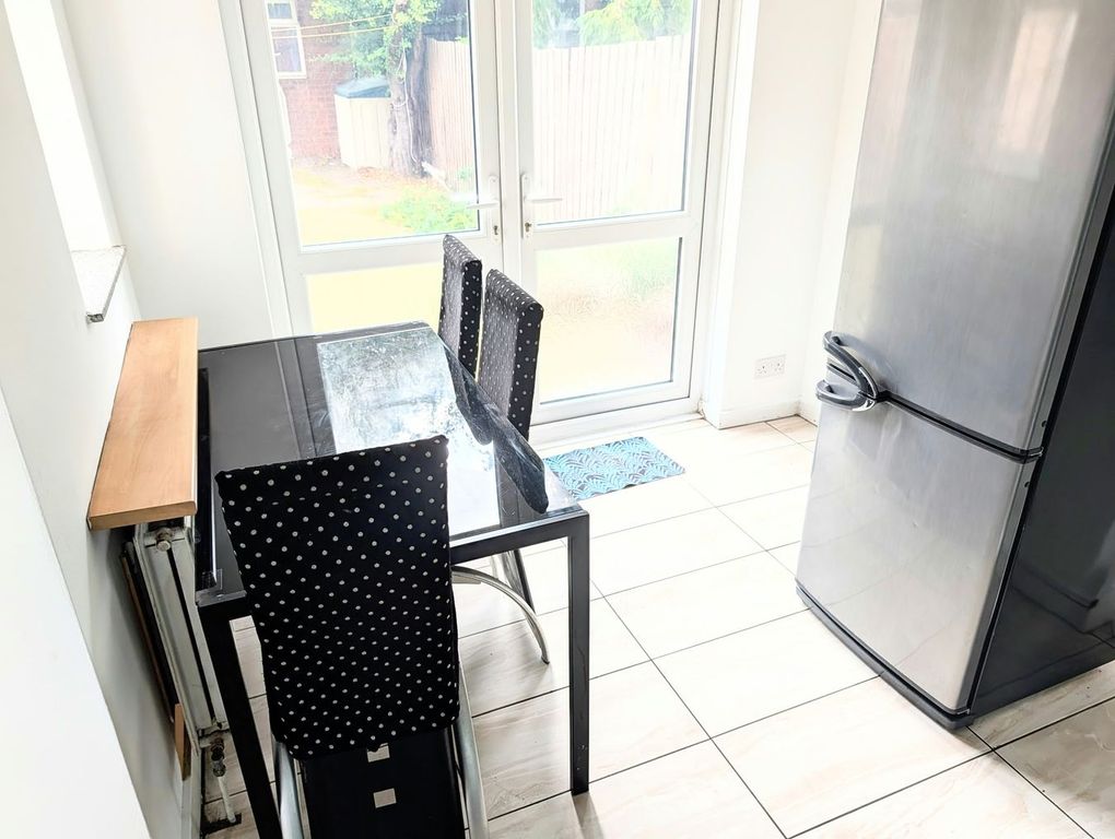 Property photo 3 of 9 Dining Area