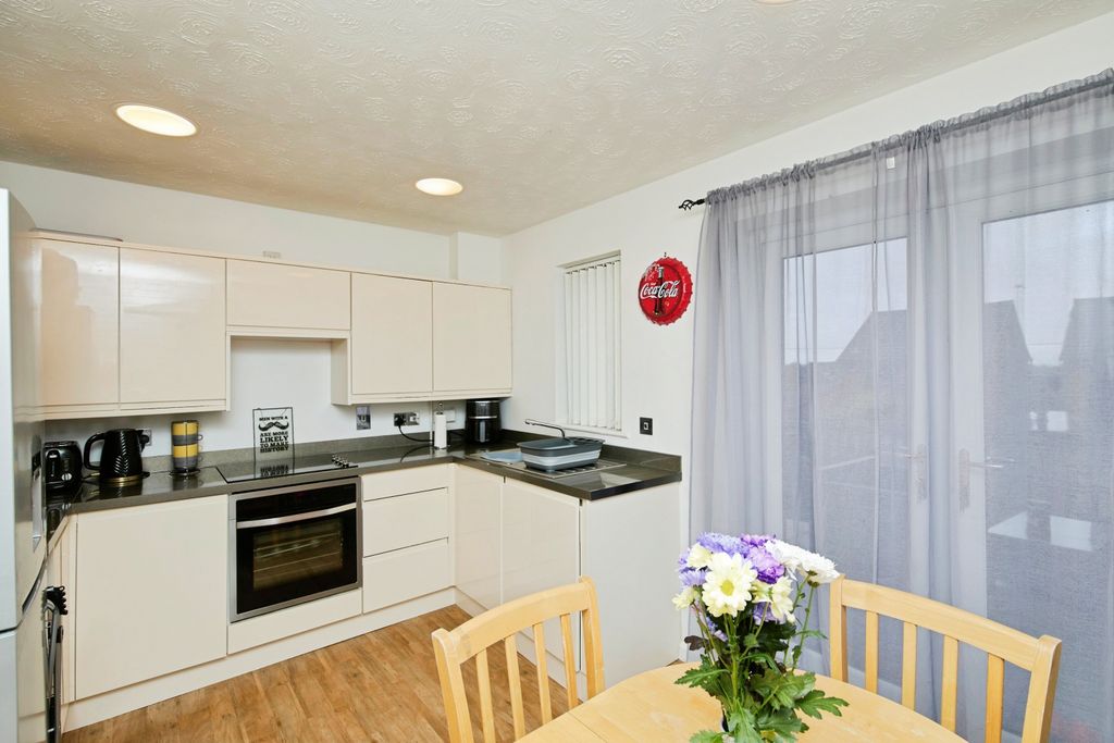 Property photo 2 of 8