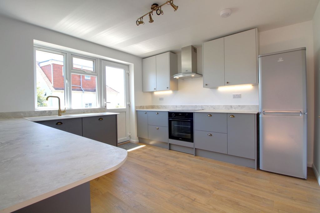 Property photo 2 of 15 Kitchen 2