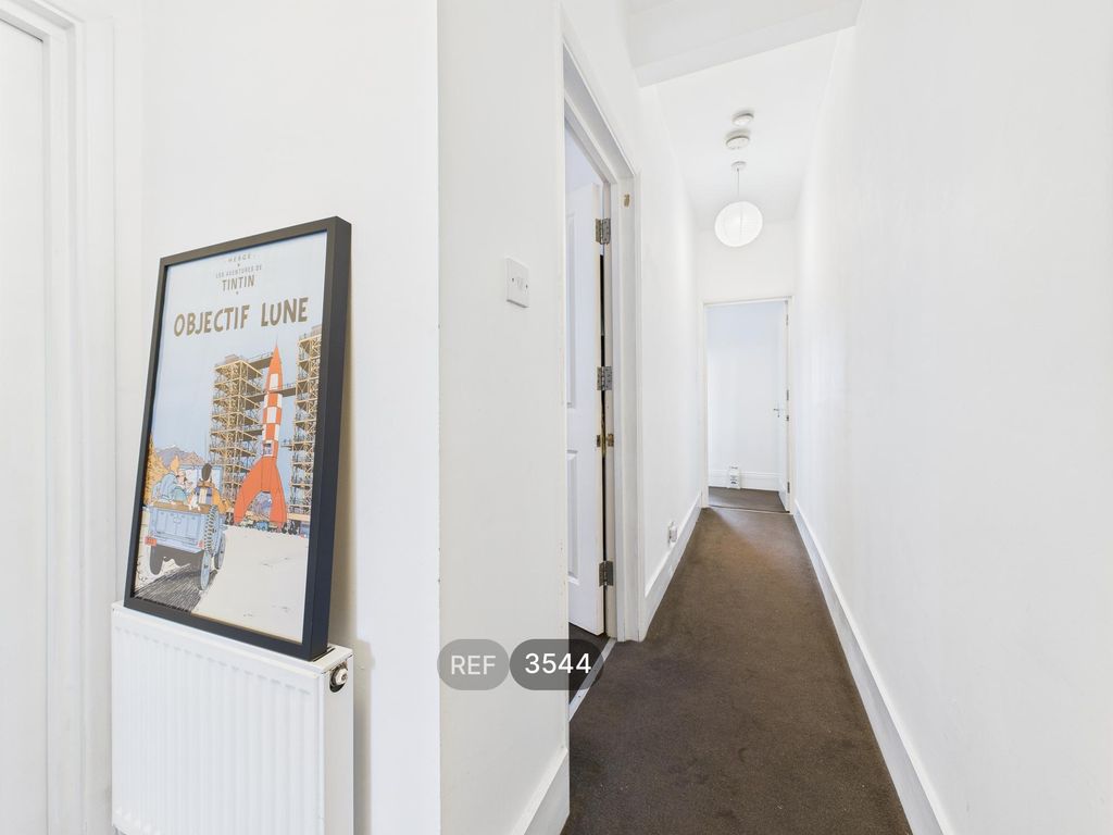 Property photo 2 of 11 Hallway